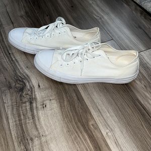 Converse Men’s Chuck Taylors Low Size 9